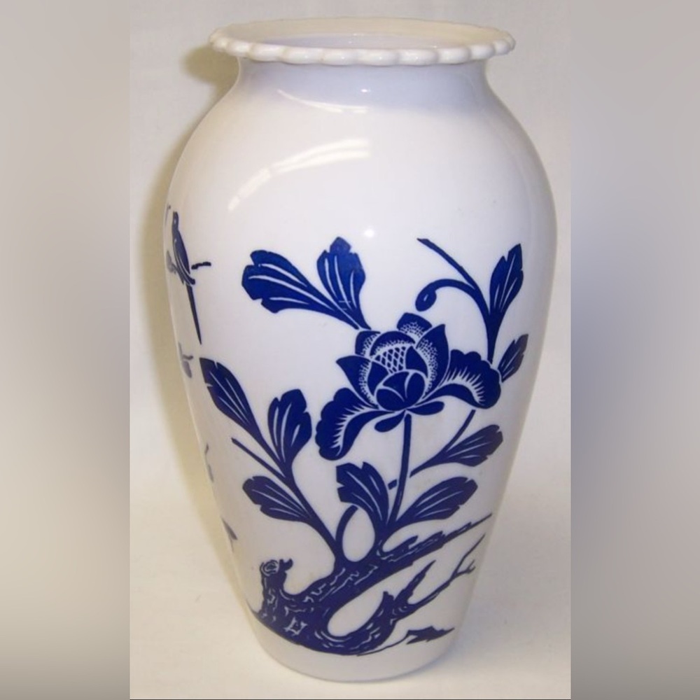VTG 1940s White & Blue Anchor Hocking Vitrock Milk Glass
Flowers Birds EUC - Picture 6 of 13
